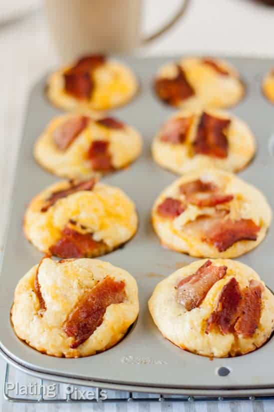 Bacon and Egg Cornbread Muffins - www.platingpixels.com