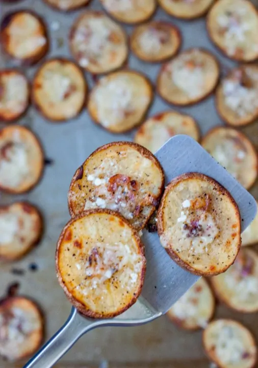 Roasted Onion and Parmesan Baked Potato Chips - www.platingpixels.com