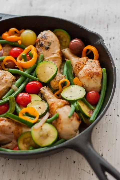 Rustic Herbed Skillet Chicken and Vegetables - www.platingpixels.com