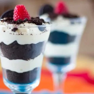 Cookies and Cream Raspberry Parfait - www.platingpixels.com