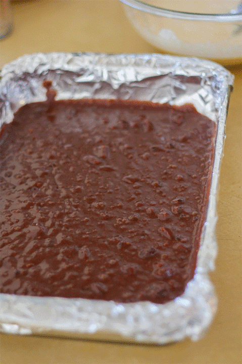 Swirled Vanilla Cheesecake and Chocolate Brownie Bars - www.platingpixels.com