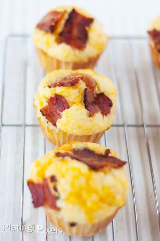 Bacon and Egg Cornbread Muffins - www.platingpixels.com