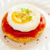Sunny-Side Up Egg and Pizza Breakfast Muffins - www.platingpixels.com
