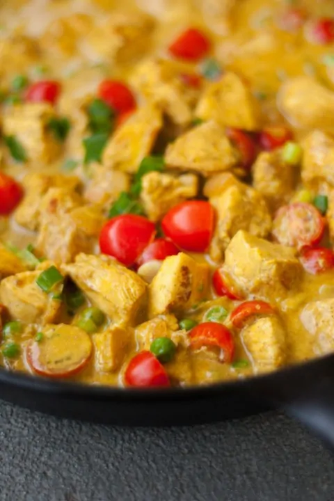 Thai Coconut Curry Chicken - www.platingpixels.com