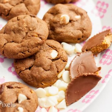 Peanut Butter + White Chocolate + Reese's Peanut Butter Cup Cookies - www.platingpixels.com