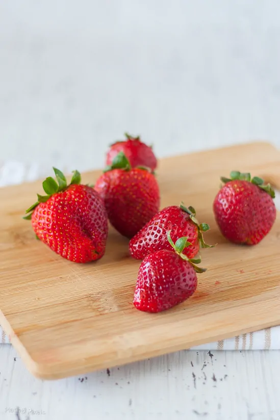 Banana Cream Cheese Stuffed French Toast with Strawberry Topping recipe - www.platingpixels.com