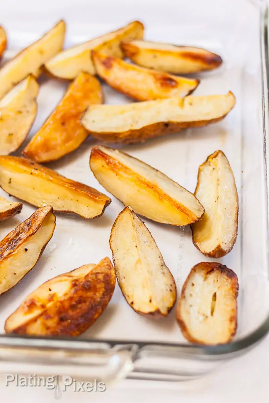 How to Bake Potato Wedges - Crispy Roasted Potato Wedges - www.platingpixels.com