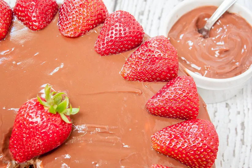 Chocolate Pudding Cheesecake (No Bake) - www.platingpixels.com