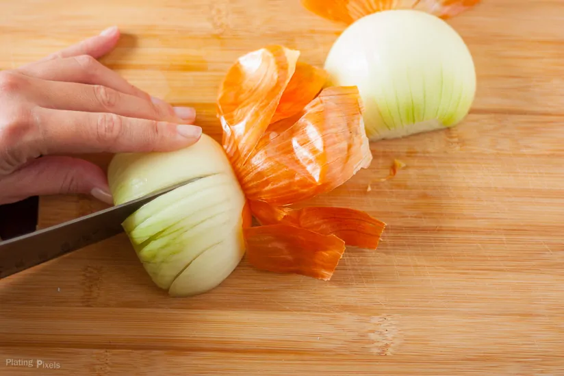 How to Caramelize Onions - www.platingpixels.com