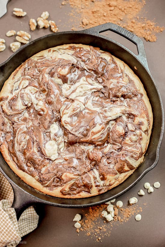 Marbled Skillet Brownie Cake recipe - www.platingpixels.com