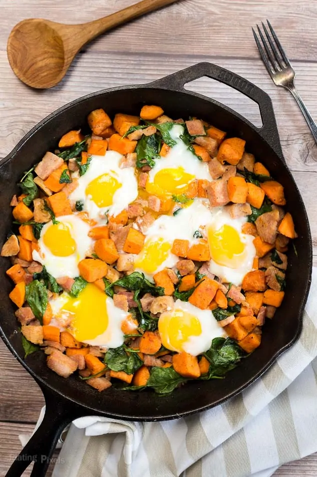 Spinach and Ham Sweet Potato Hash recipe - www.platingpixels.com