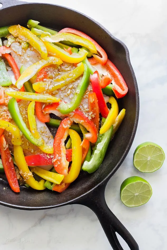 Easy No Marinade Chicken Fajitas recipe - www.platingpixels.com