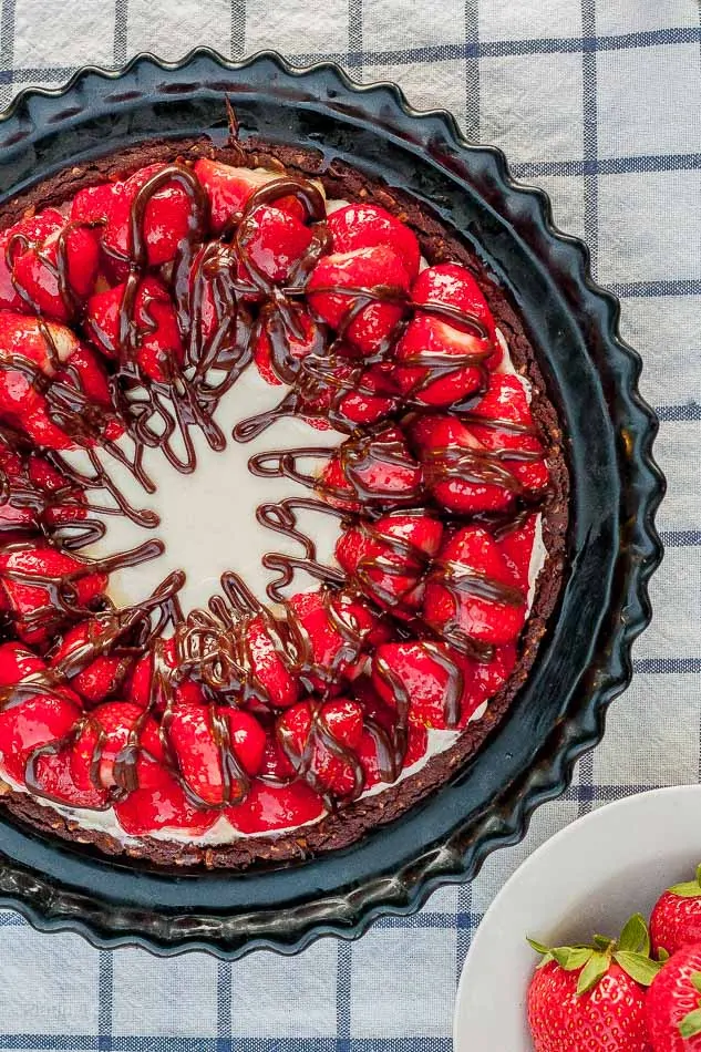 Overhead shot of Strawberry Nutella No Bake Cheesecake in a pie dish