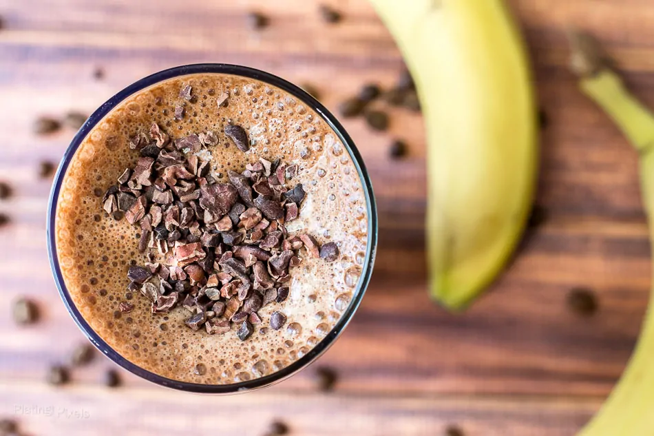 Banana Mocha Smoothie recipe - www.platingpixels.com