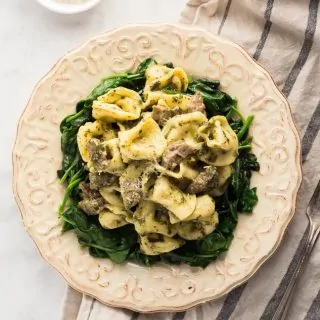 Steak Pesto Tortellini Pasta recipe - www.platingpixels.com