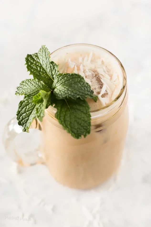 Iced Caramel Coconut Mint Latte recipe - www.platinpixels.com