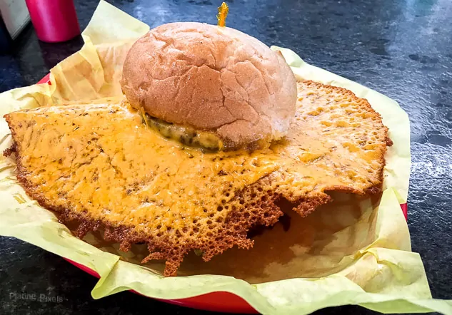 Best Sacramento Restaurants - Squeeze Burger | platingpixels.com