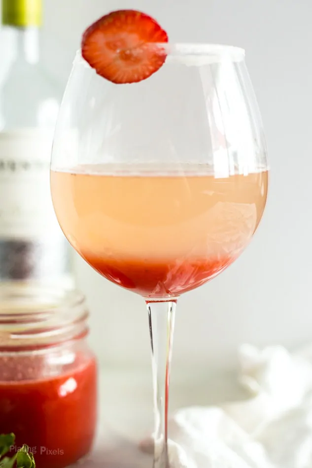 Homemade Strawberry Lime Bellini Recipe - platingpixels.com