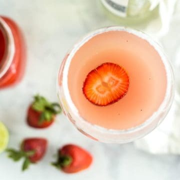 Homemade Strawberry Lime Bellini Recipe - platingpixels.com
