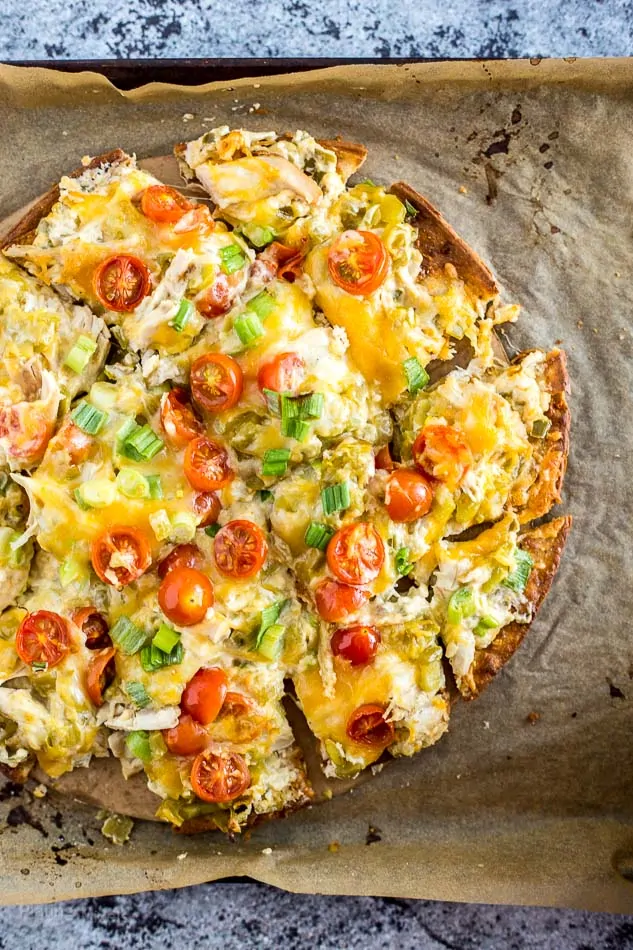 Cheesy Chile and Chicken Flatbread Pizza recipe - platingpixels.com