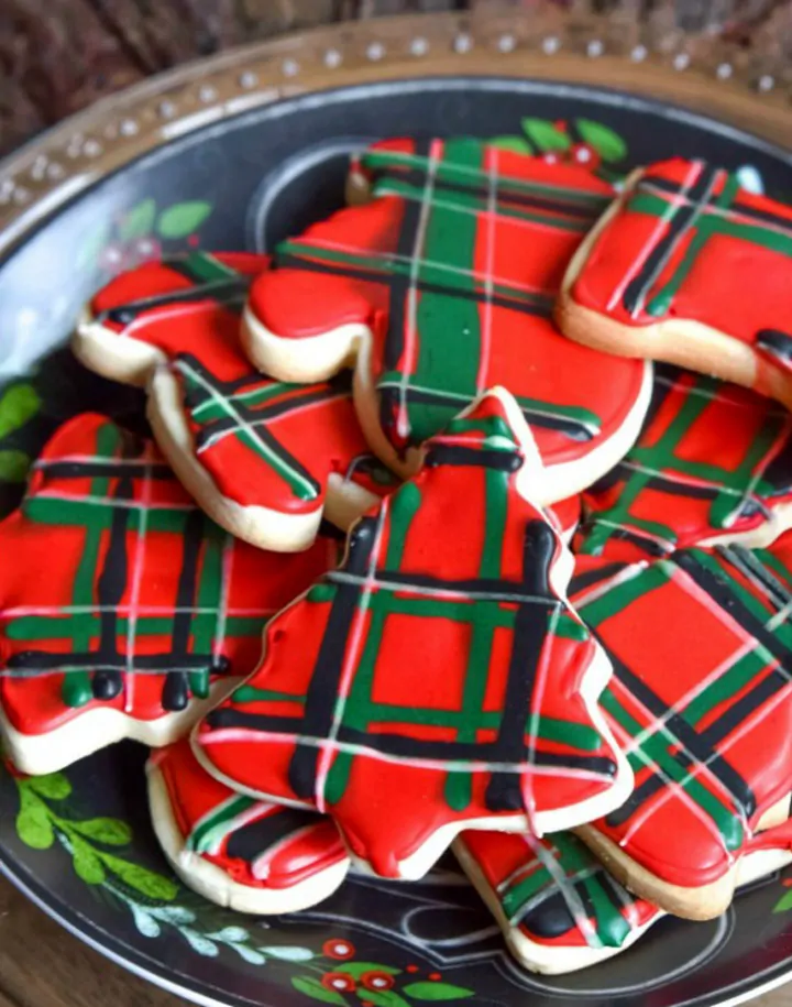 Plate of plaid decorated Christmas cookies