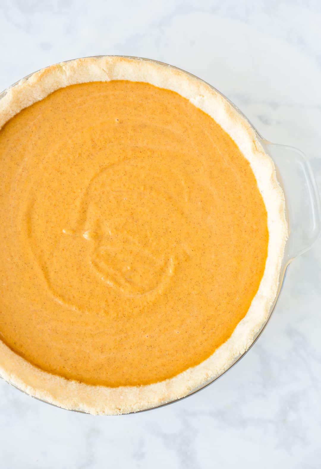 Pie crust filled with low-carb pumpkin pie filling